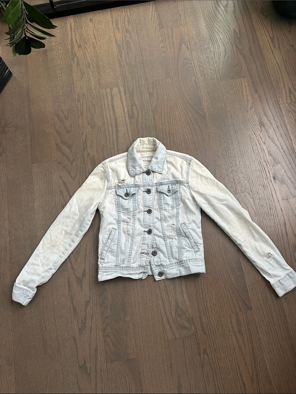 Light Wash faded and ripped Bullhead Denim Jacket - xs